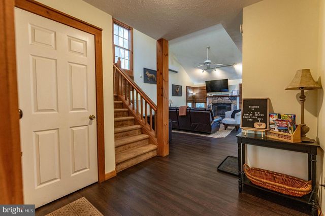 412 HICKORY DR, Tannersville, PA 18372