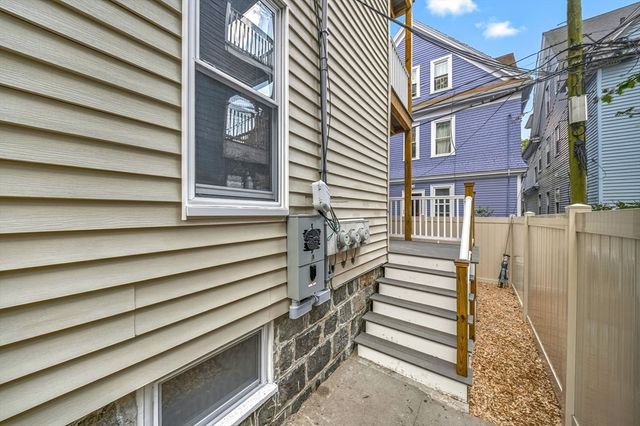 24 Hinckley 2, Boston, MA 02125