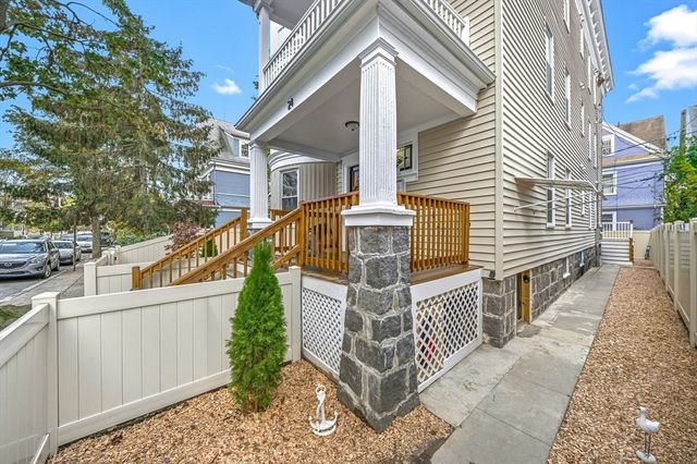 24 Hinckley 2, Boston, MA 02125