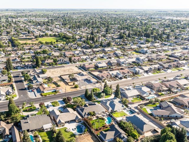 2241 Kamm Avenue, Kingsburg, CA 93631