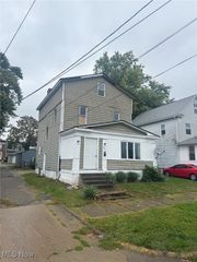 221 E 5th Street, Uhrichsville, OH 44683