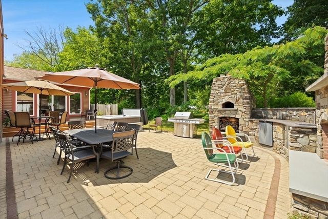 44 Liberty St, Taunton, MA 02718