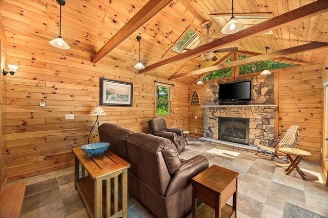 44 Liberty St, Taunton, MA 02718