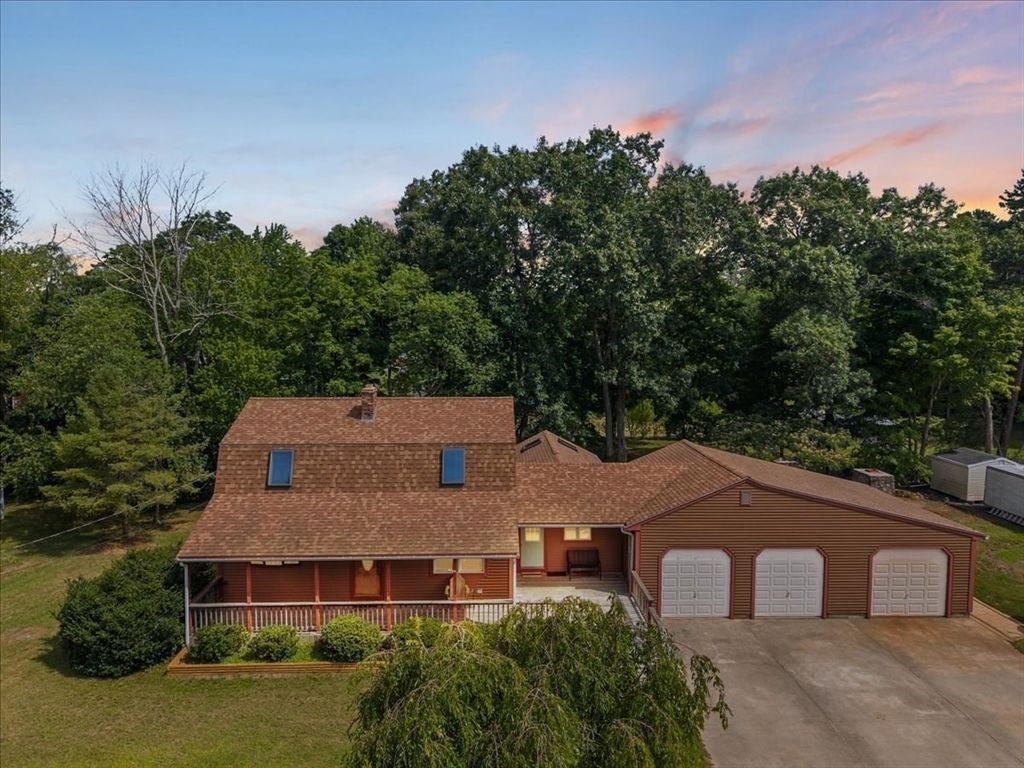 44 Liberty St, Taunton, MA 02718