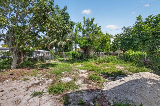 1511 W 32nd Street, West Palm Beach, FL 33404
