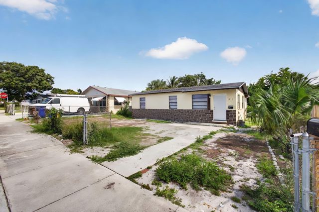 1511 W 32nd Street, West Palm Beach, FL 33404