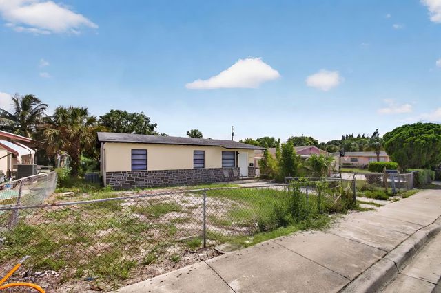 1511 W 32nd Street, West Palm Beach, FL 33404