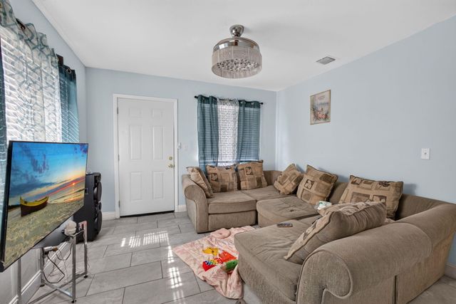 1511 W 32nd Street, West Palm Beach, FL 33404