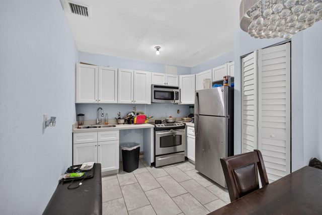 1511 W 32nd Street, West Palm Beach, FL 33404