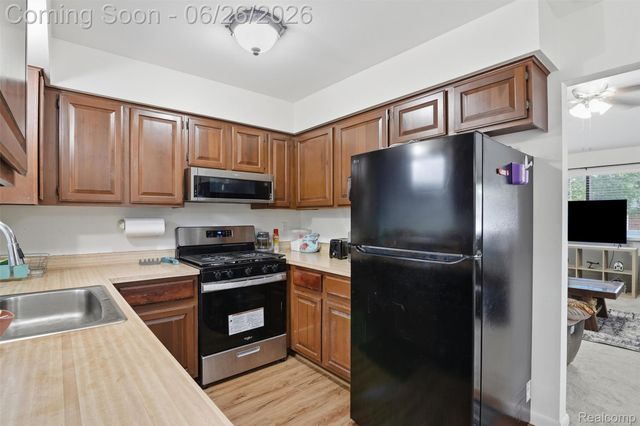 38833 Reo Drive, Livonia, MI 48154