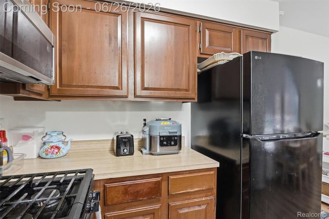 38833 Reo Drive, Livonia, MI 48154