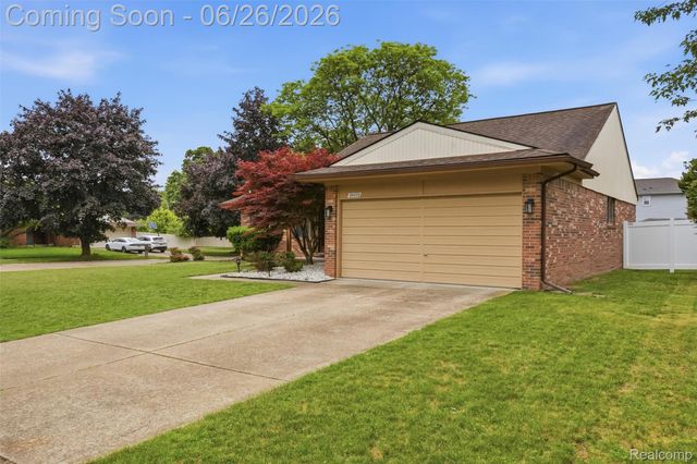 38833 Reo Drive, Livonia, MI 48154