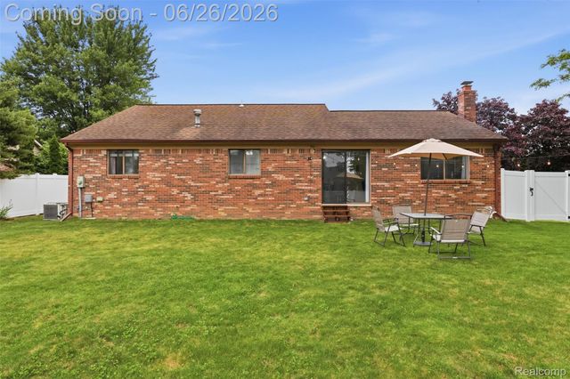 38833 Reo Drive, Livonia, MI 48154