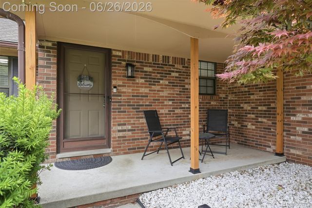 38833 Reo Drive, Livonia, MI 48154