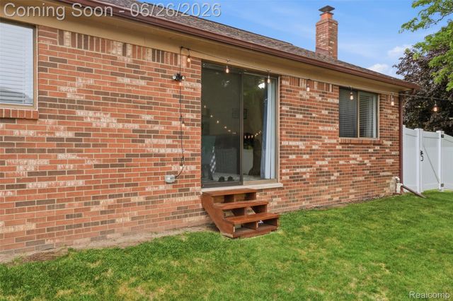 38833 Reo Drive, Livonia, MI 48154