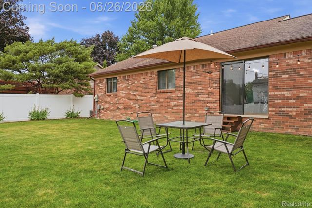 38833 Reo Drive, Livonia, MI 48154
