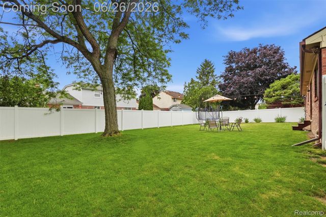 38833 Reo Drive, Livonia, MI 48154