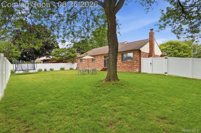 38833 Reo Drive, Livonia, MI 48154