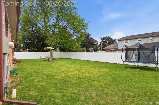 38833 Reo Drive, Livonia, MI 48154