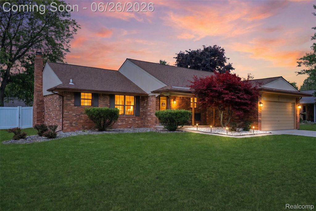 38833 Reo Drive, Livonia, MI 48154