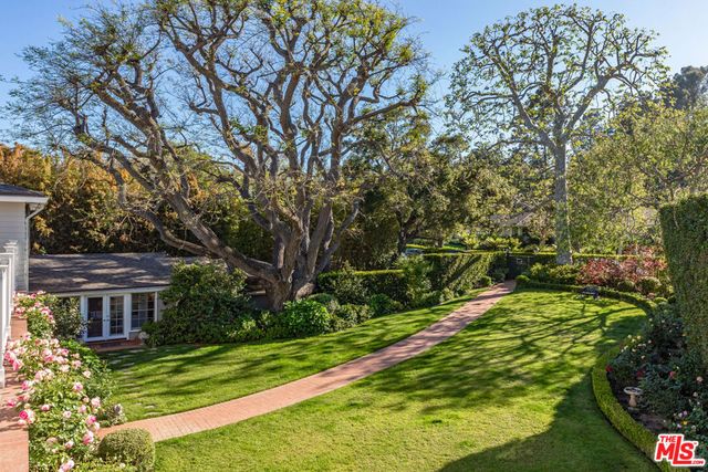 685 Elkins Road, Los Angeles, CA 90049