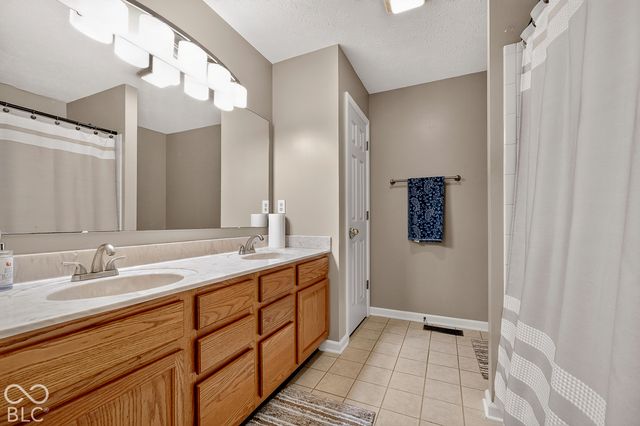 15996 Arbor Grove Boulevard, Noblesville, IN 46060