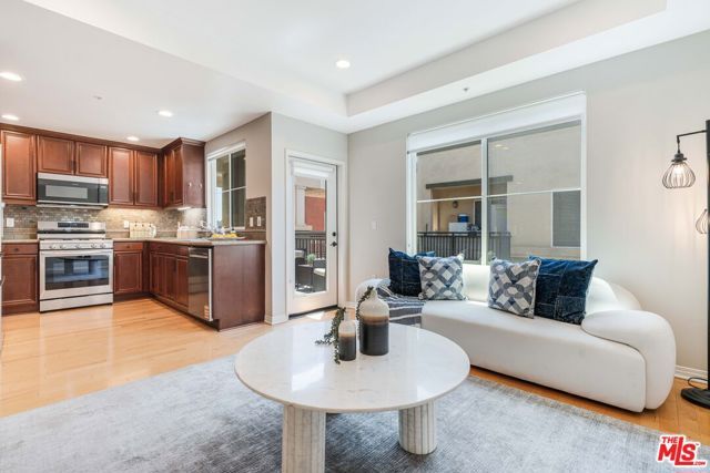 6020 Seabluff Drive 416, Los Angeles, CA 90094