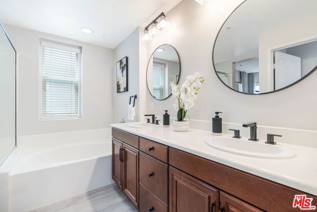 6020 Seabluff Drive 416, Los Angeles, CA 90094