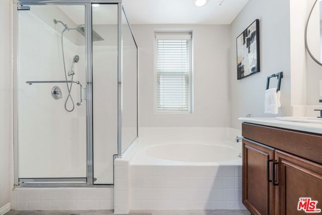 6020 Seabluff Drive 416, Los Angeles, CA 90094
