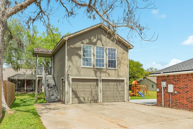 318 S Amherst Drive, West Columbia, TX 77486