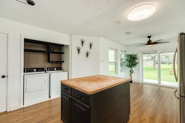 318 S Amherst Drive, West Columbia, TX 77486