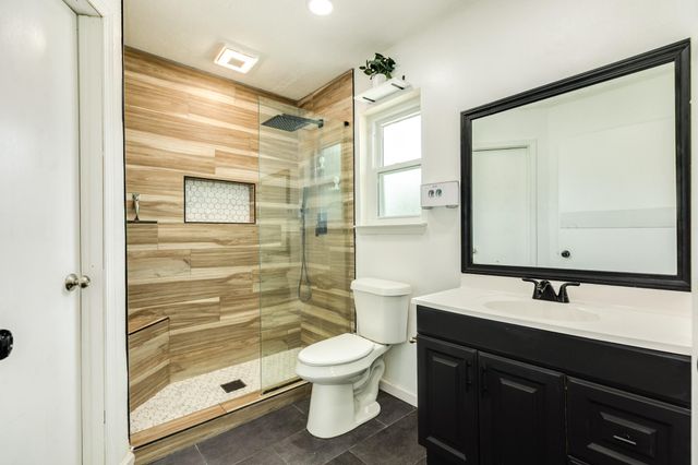 318 S Amherst Drive, West Columbia, TX 77486