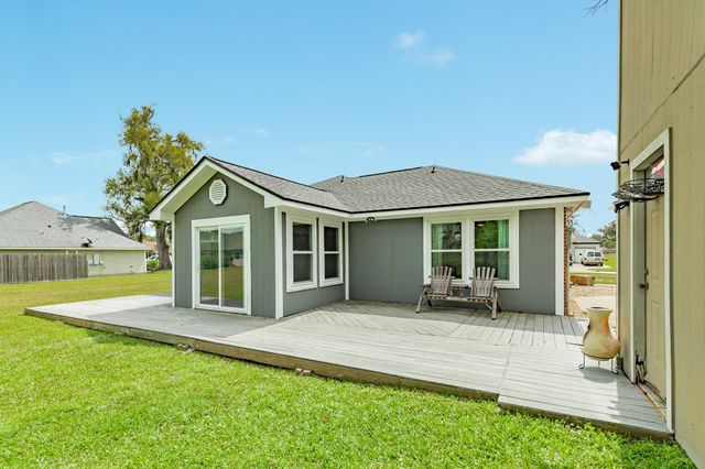 318 S Amherst Drive, West Columbia, TX 77486