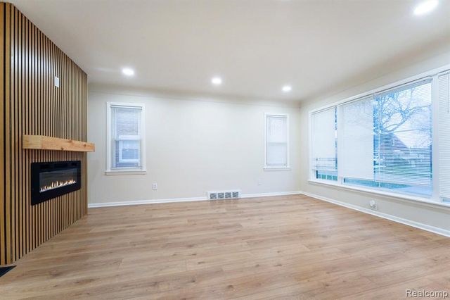 21618 Woodbridge Street, Saint Clair Shores, MI 48080