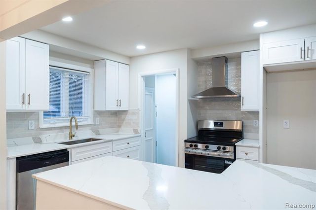 21618 Woodbridge Street, Saint Clair Shores, MI 48080