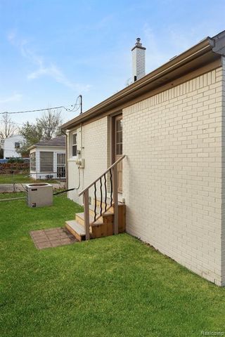 21618 Woodbridge Street, Saint Clair Shores, MI 48080