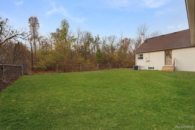 21618 Woodbridge Street, Saint Clair Shores, MI 48080