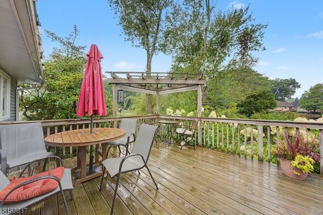 120 E Shawnee Trl, Jefferson Twp., NJ 07849