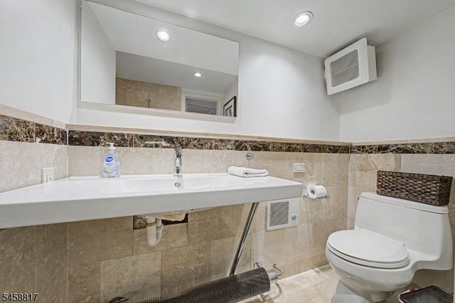 120 E Shawnee Trl, Jefferson Twp., NJ 07849