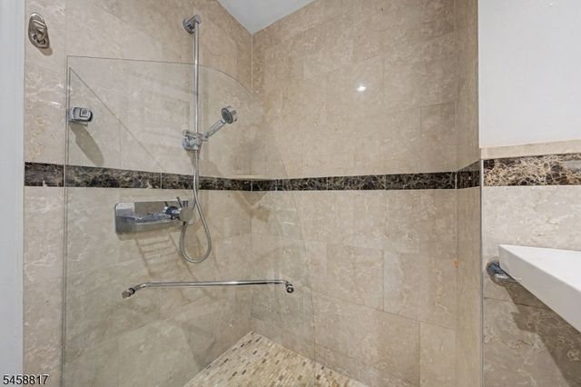 120 E Shawnee Trl, Jefferson Twp., NJ 07849