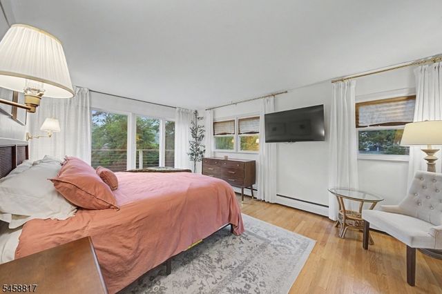 120 E Shawnee Trl, Jefferson Twp., NJ 07849