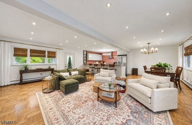 120 E Shawnee Trl, Jefferson Twp., NJ 07849