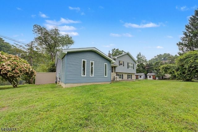 120 E Shawnee Trl, Jefferson Twp., NJ 07849
