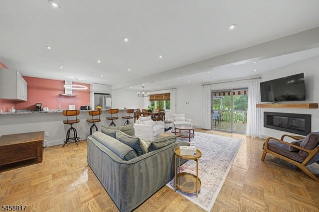 120 E Shawnee Trl, Jefferson Twp., NJ 07849