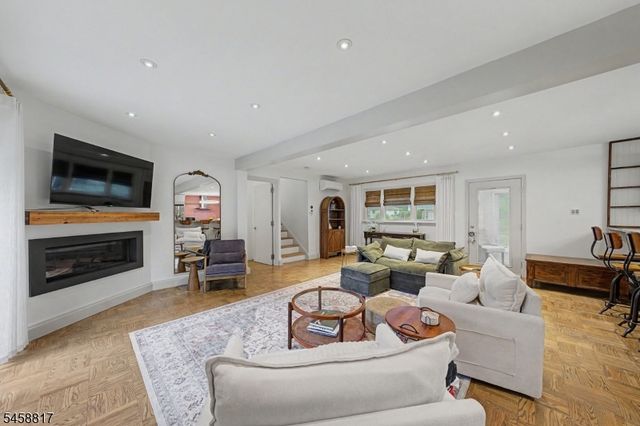 120 E Shawnee Trl, Jefferson Twp., NJ 07849