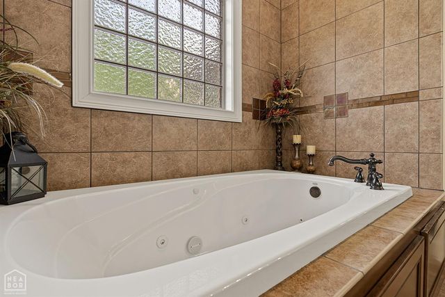 2323 Summit Oaks Cove, Jonesboro, AR 72404