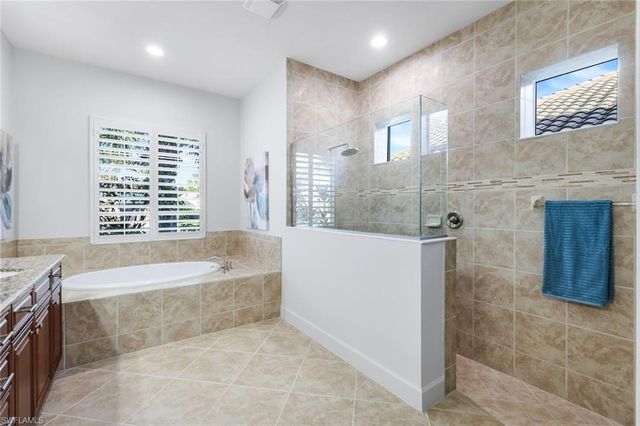 9305 Quarry DR, Naples, FL 34120