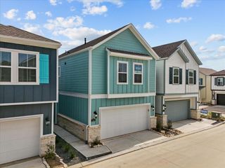 594 Avisa Drive, Kemah, TX 77565