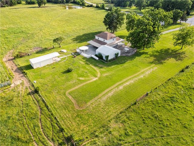 22451 S Bb Highway, Nevada, MO 64772