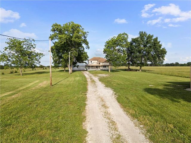 22451 S Bb Highway, Nevada, MO 64772